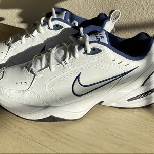 Nike Mens Air Monarch IV